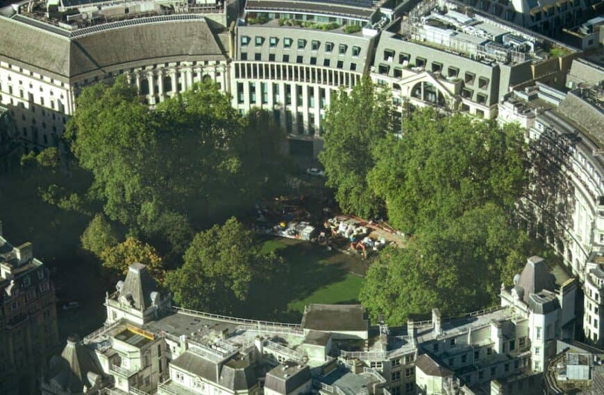 Understanding the Icarus Complex: Ambition, Hubris, and Leadership Pitfalls